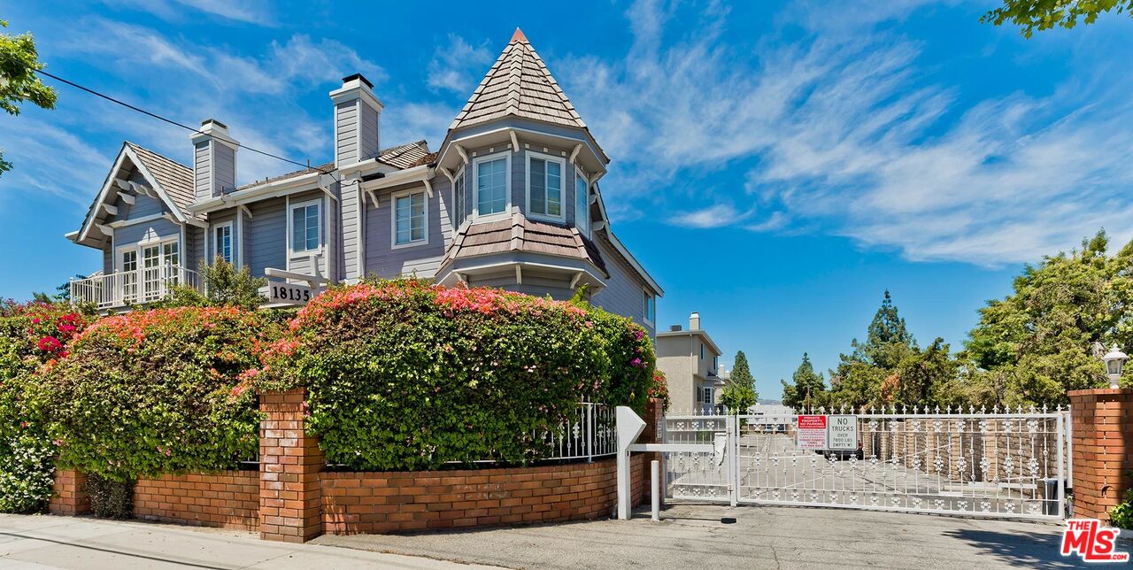 18135 BURBANK Unit: 11