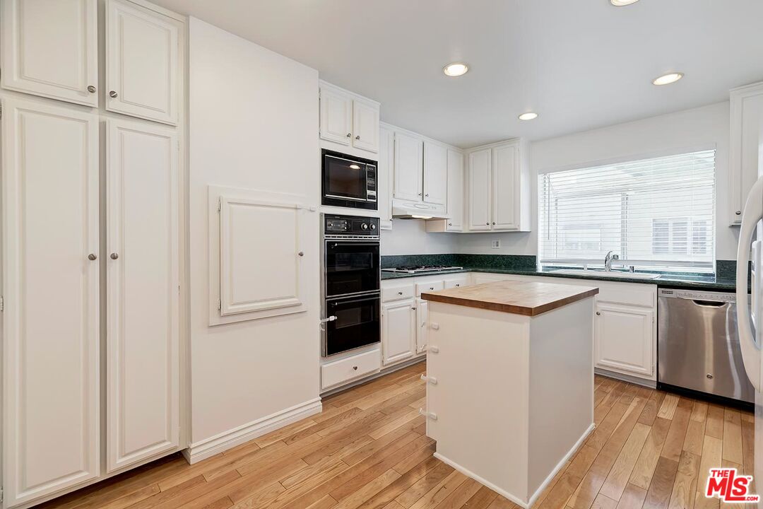18135 BURBANK Unit: 11