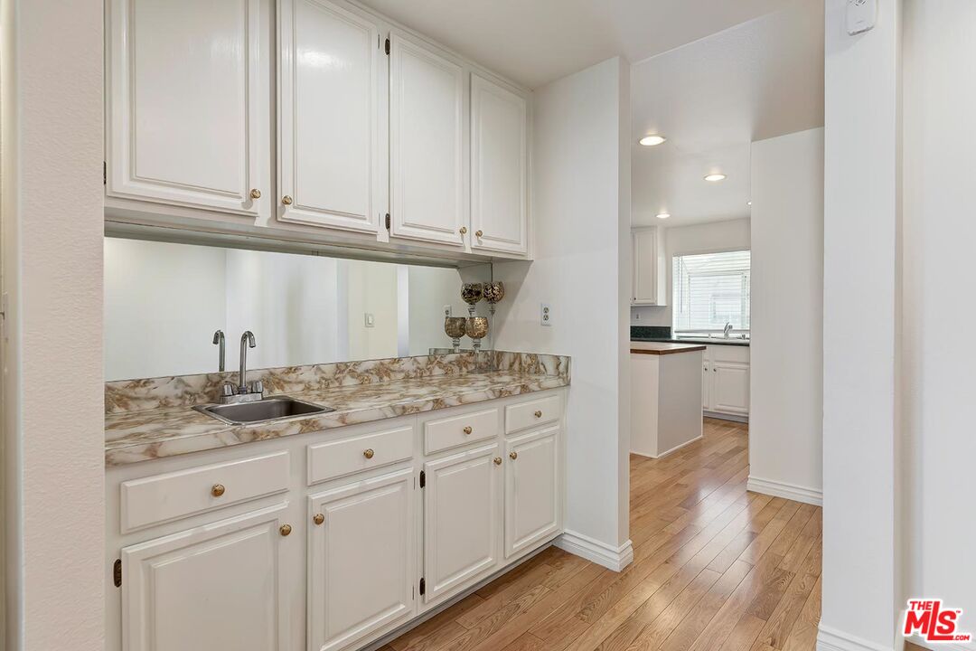 18135 BURBANK Unit: 11