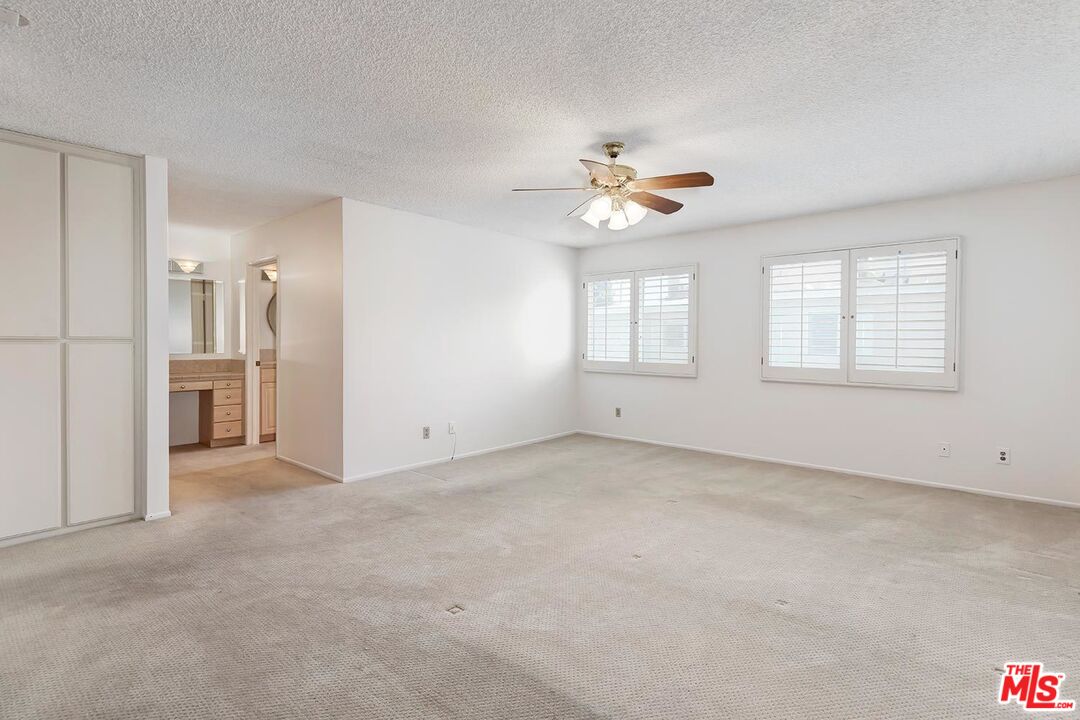 18135 BURBANK Unit: 11