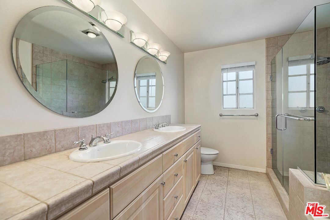 18135 BURBANK Unit: 11