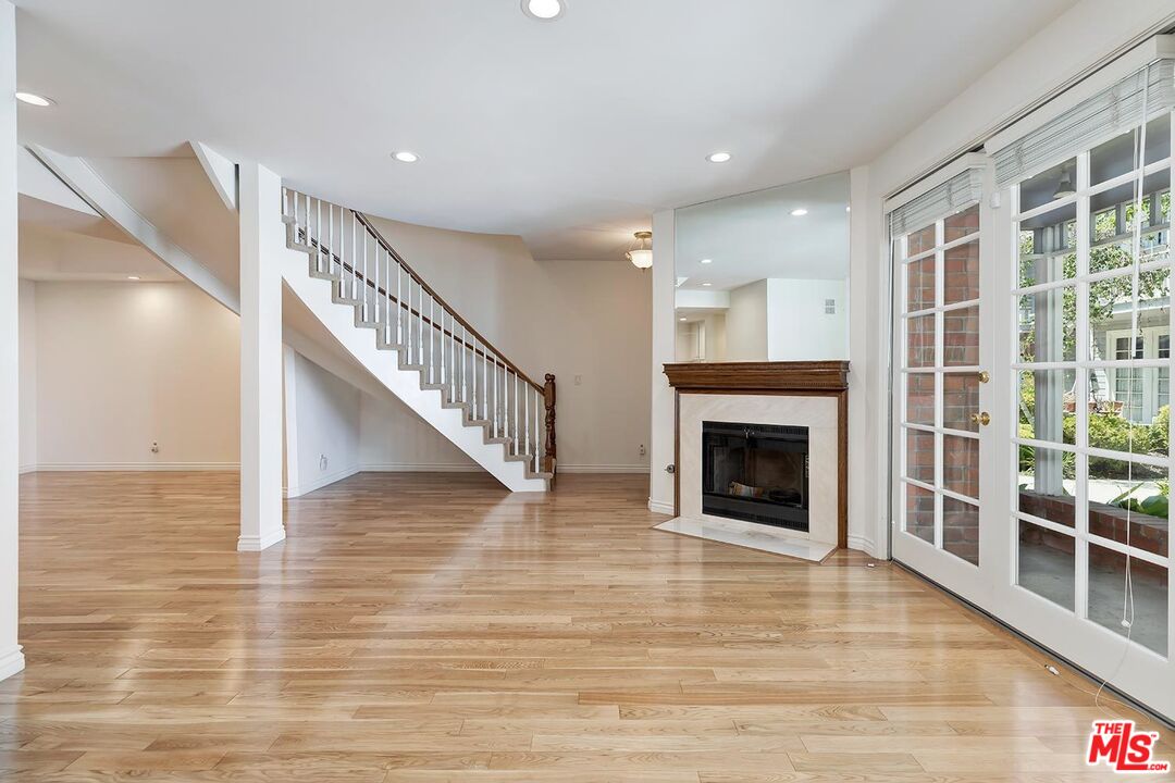 18135 BURBANK Unit: 11