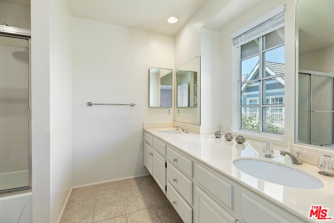 18135 BURBANK Unit: 11
