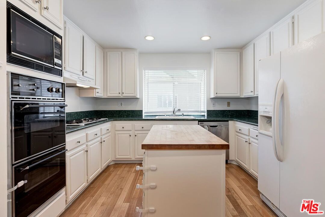 18135 BURBANK Unit: 11