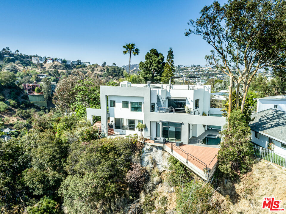 8424 Grand View Dr