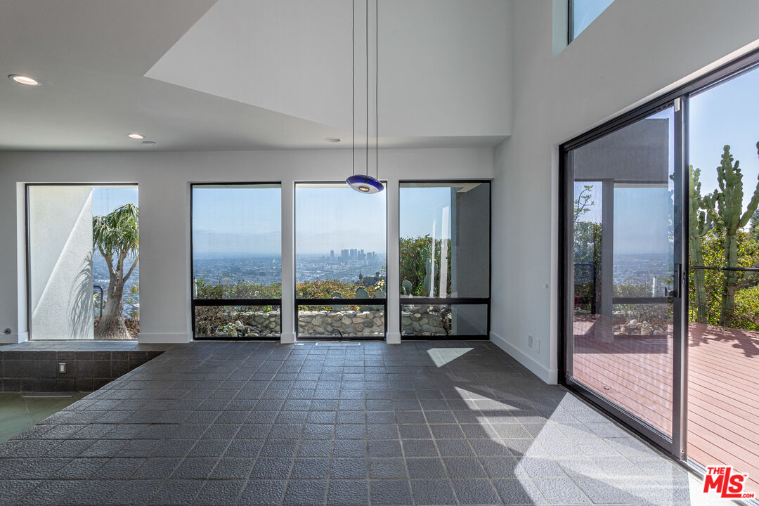 8424 Grand View Dr
