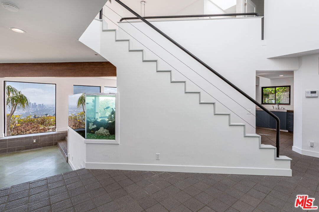 8424 Grand View Dr