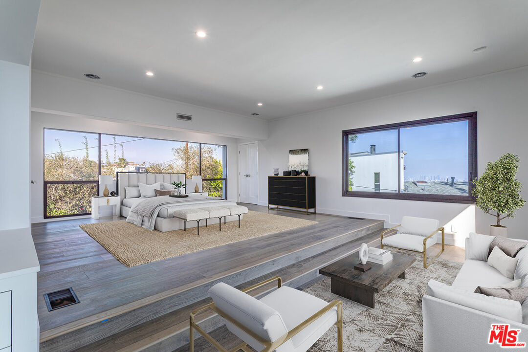 8424 Grand View Dr