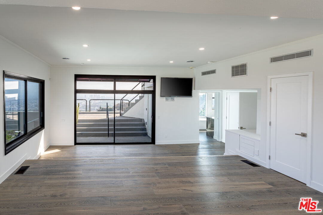 8424 Grand View Dr