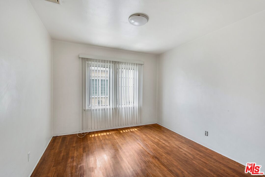 8419 Crenshaw Dr
