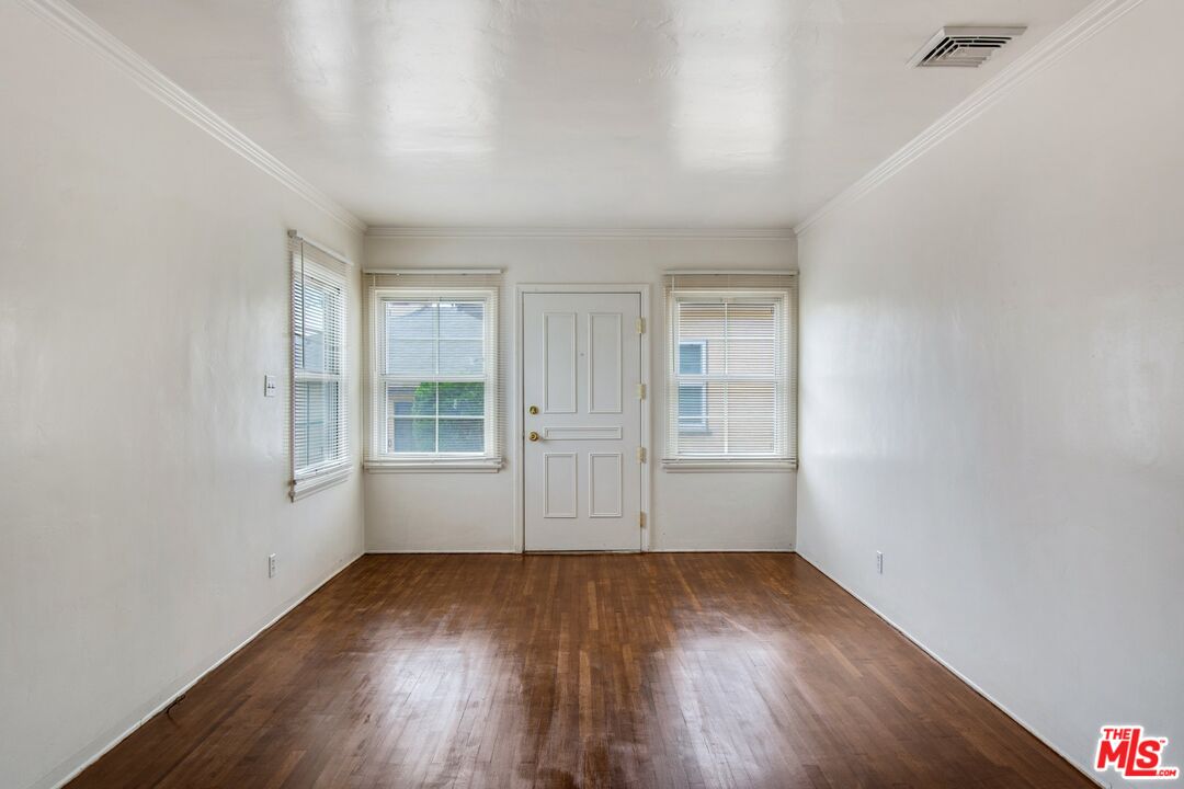 8419 Crenshaw Dr