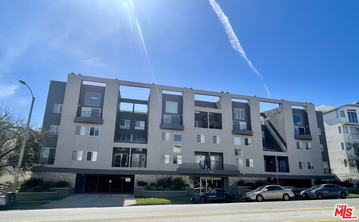 1617 S Beverly Glen Blvd Unit: 208