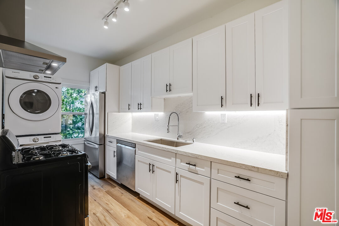 151 N Swall Dr Unit: 6