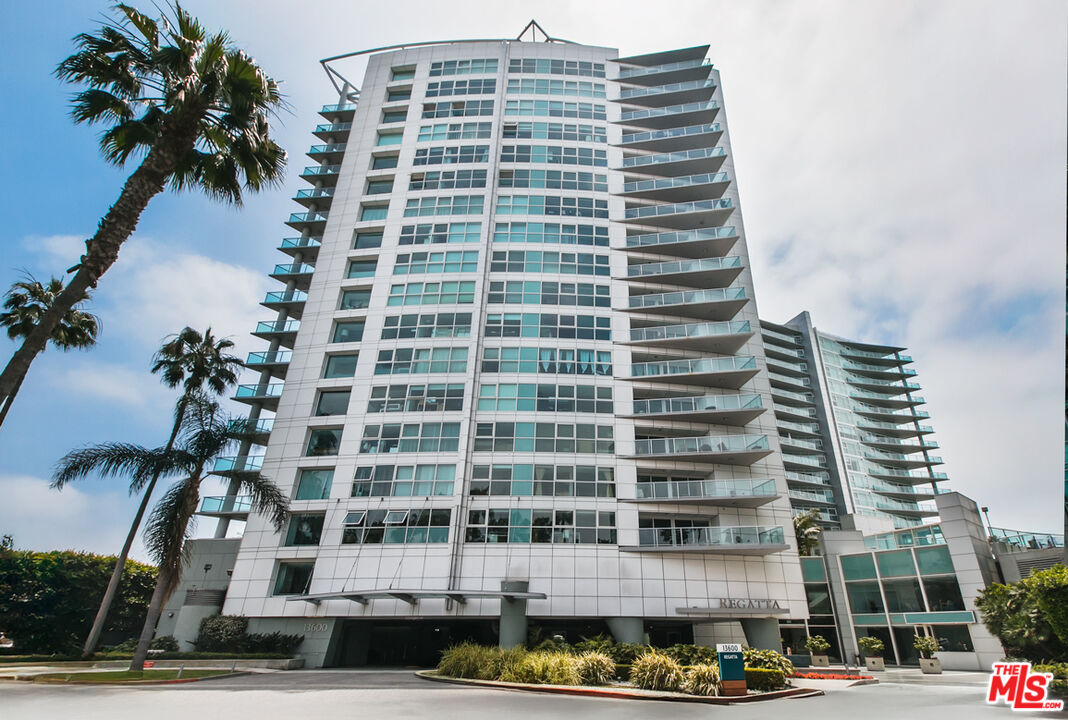13600 Marina Pointe Dr Unit: 415