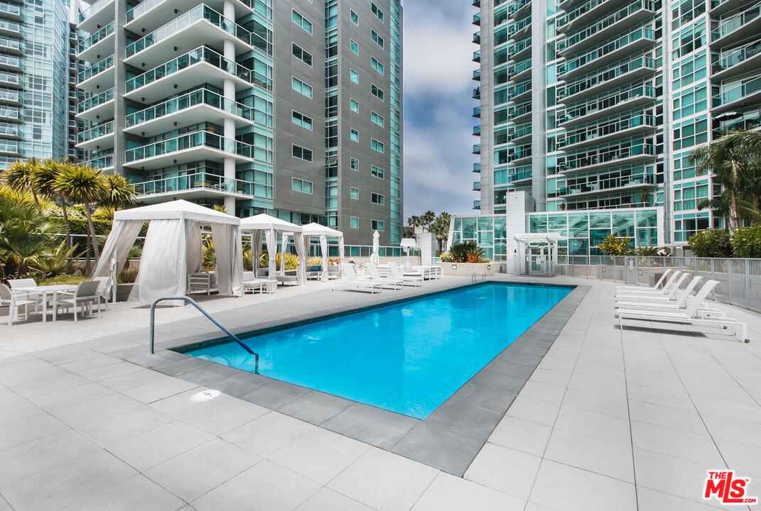 13600 Marina Pointe Dr Unit: 415