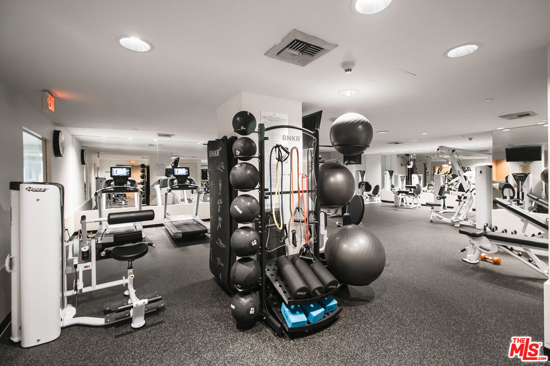 13600 Marina Pointe Dr Unit: 415