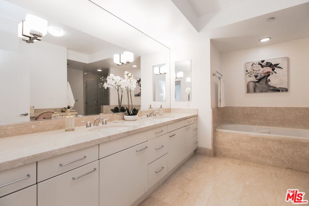 13600 Marina Pointe Dr Unit: 415