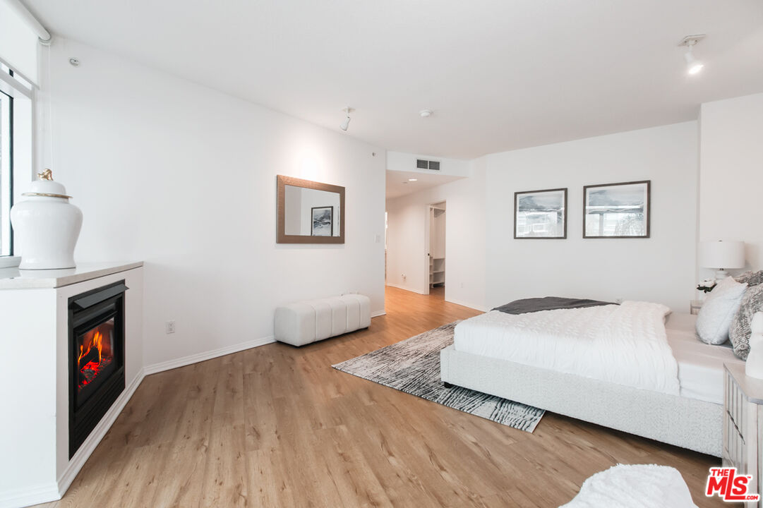 13600 Marina Pointe Dr Unit: 415