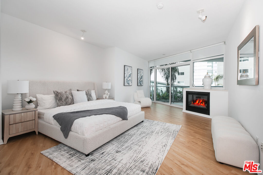 13600 Marina Pointe Dr Unit: 415