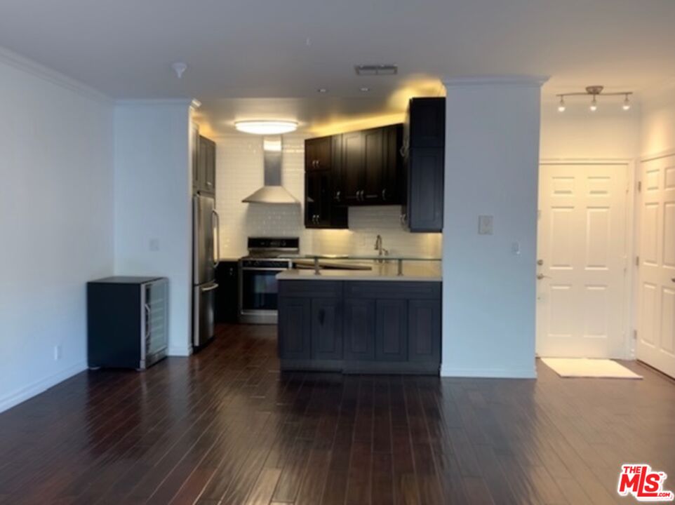 11822 Goshen Ave Unit: 201