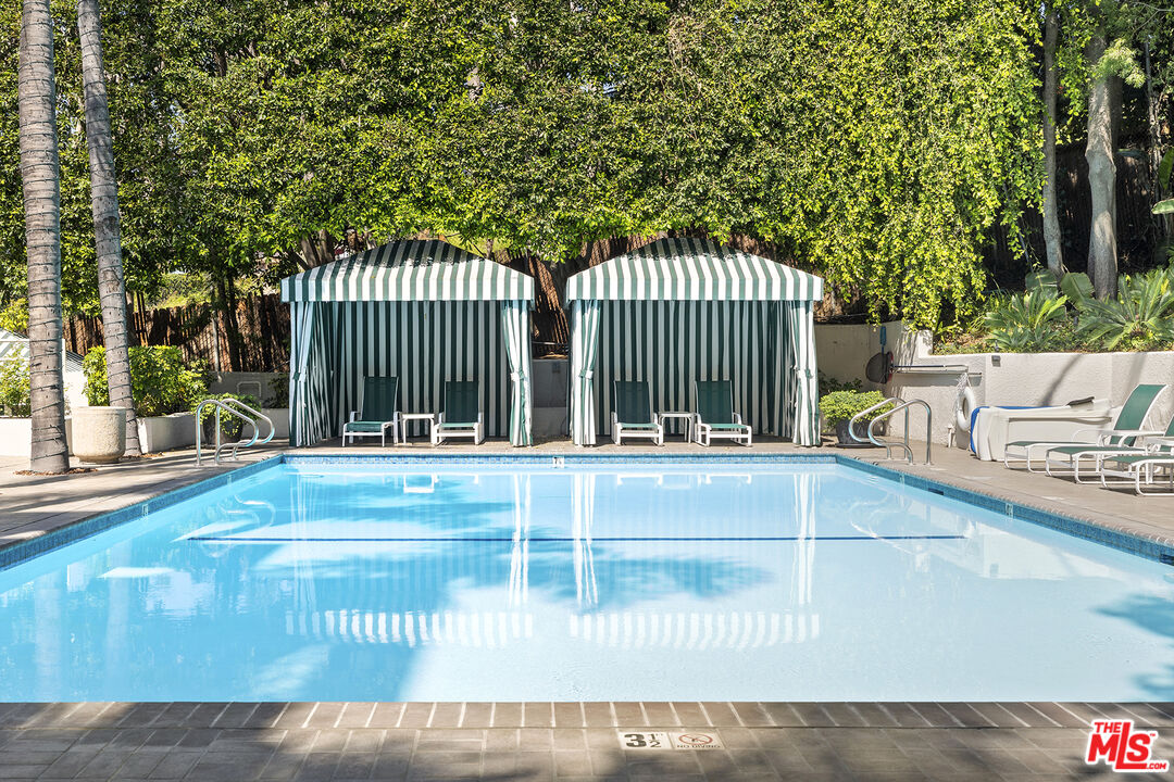 1131 Alta Loma Rd Unit: 323