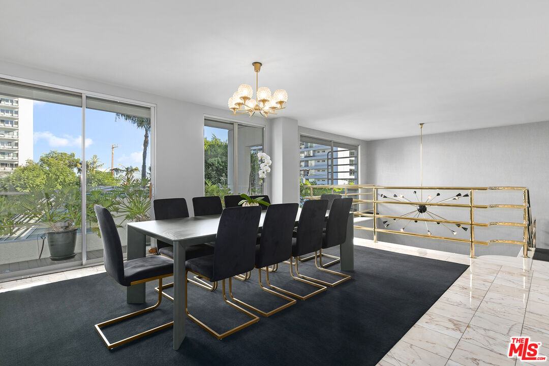 1131 Alta Loma Rd Unit: 323