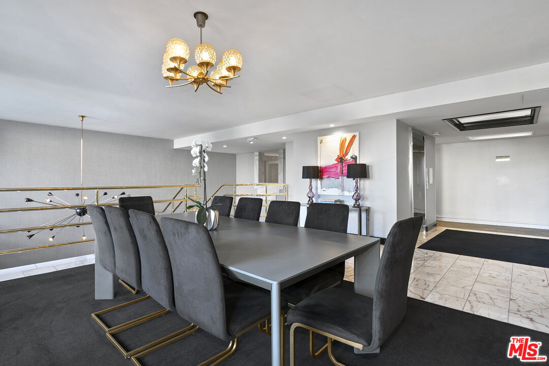 1131 Alta Loma Rd Unit: 323