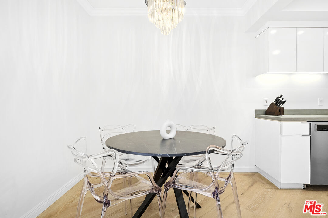 1131 Alta Loma Rd Unit: 323