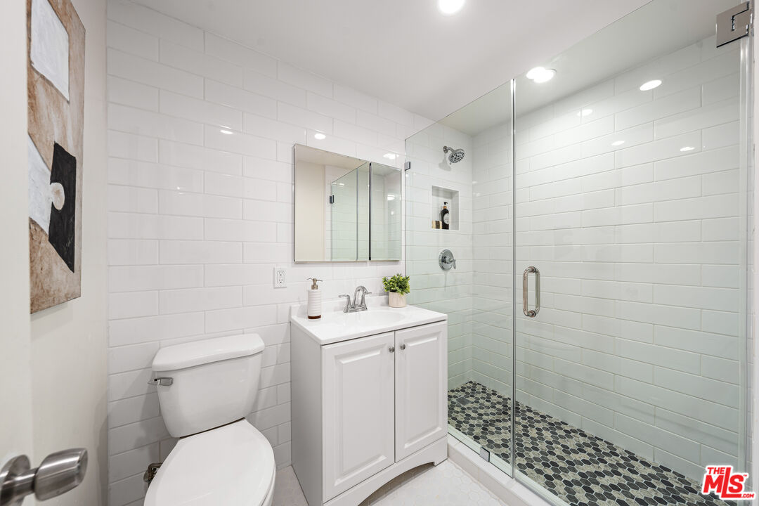 969 Hilgard Ave Unit: 703