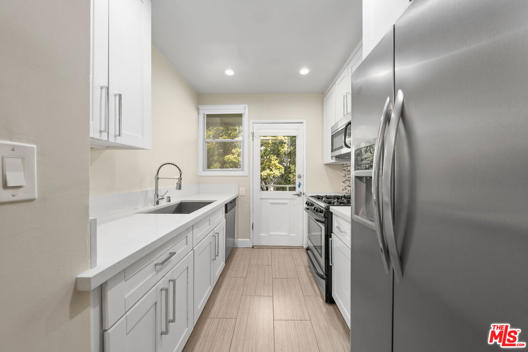 8555 Sherwood Dr Unit: 6