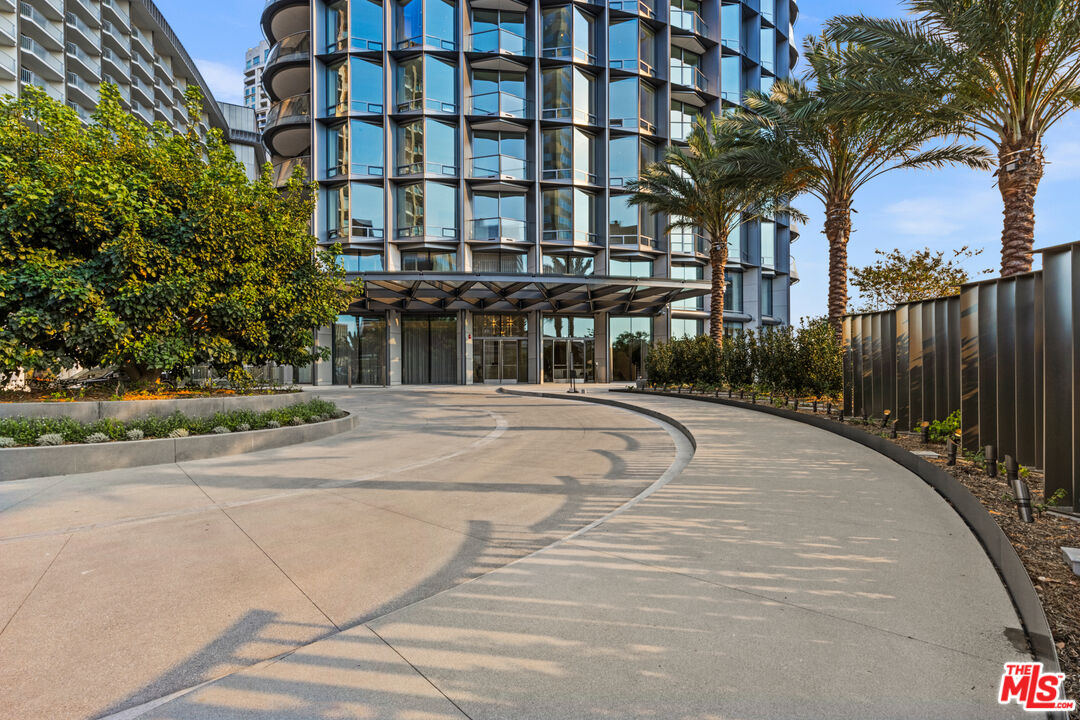 211 W Elm Ct Unit: 18A