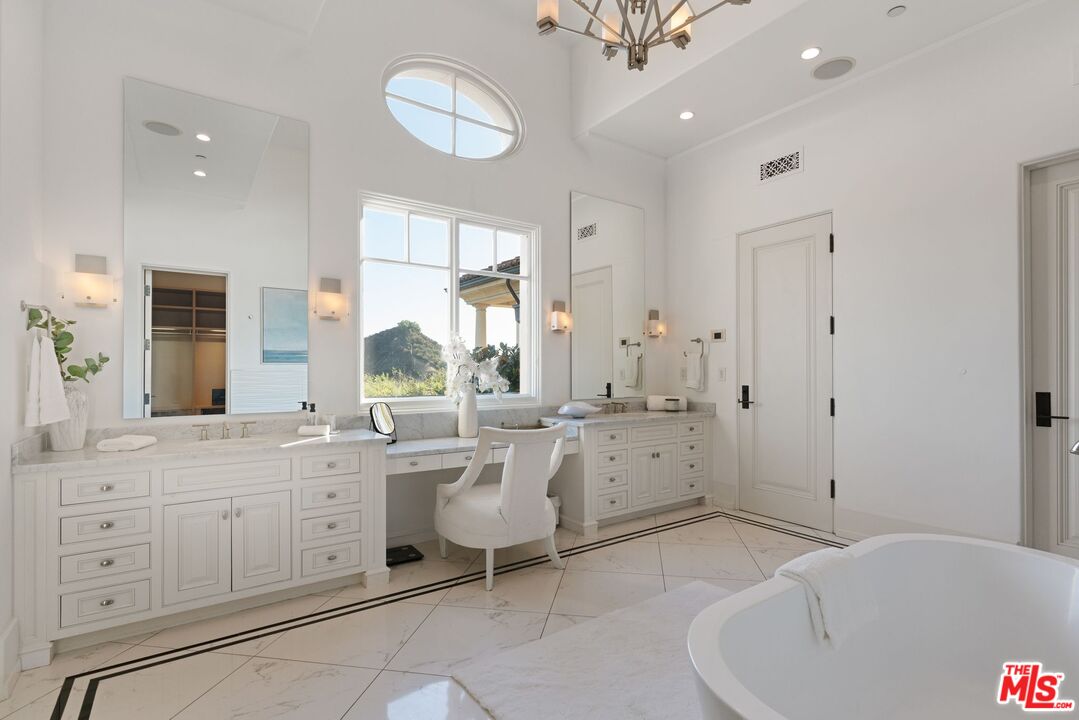 8 Beverly Ridge Ter