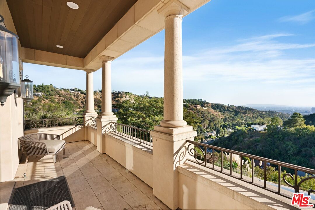 8 Beverly Ridge Ter