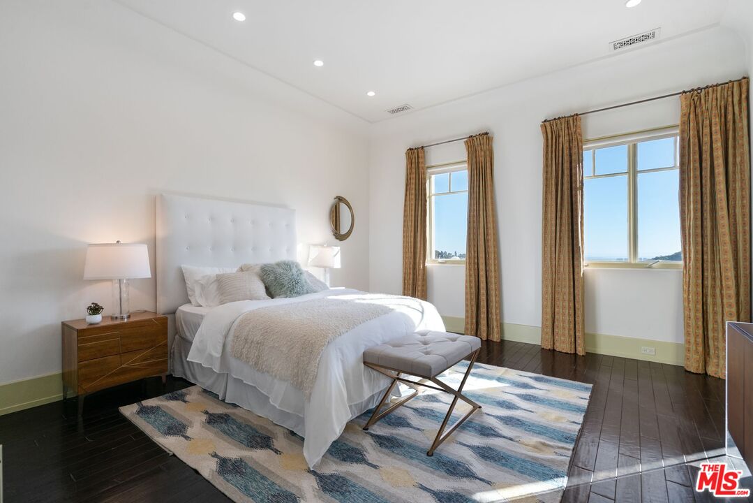 8 Beverly Ridge Ter