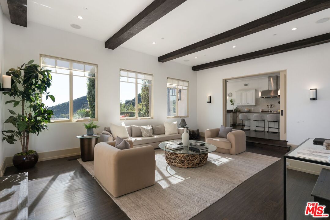 8 Beverly Ridge Ter