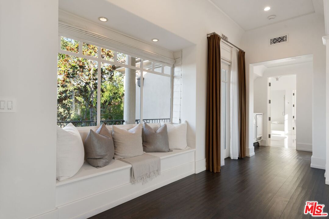 8 Beverly Ridge Ter