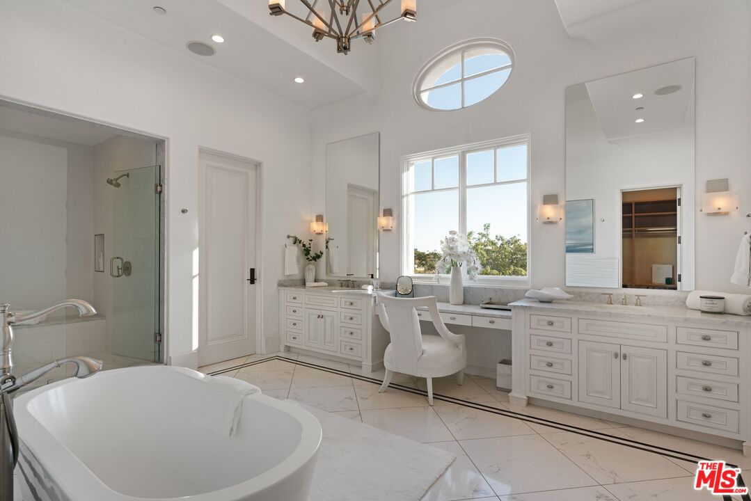 8 Beverly Ridge Ter
