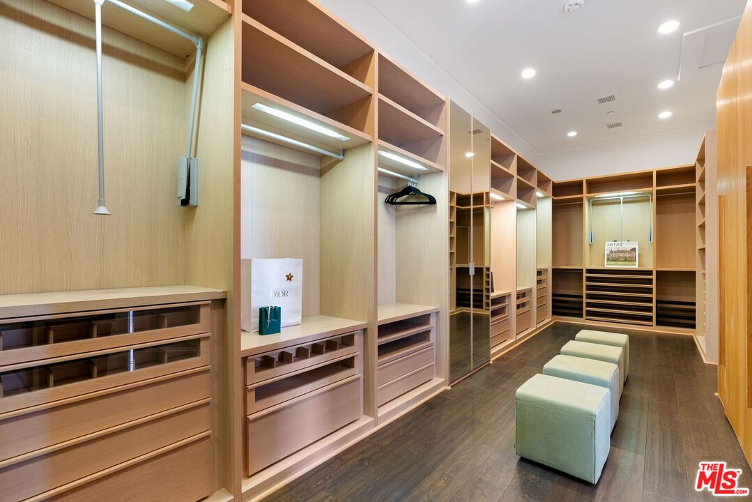 8 Beverly Ridge Ter