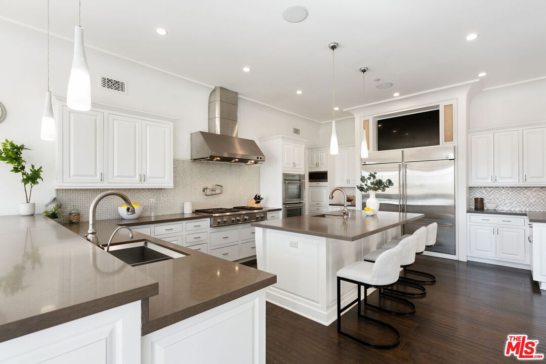 8 Beverly Ridge Ter