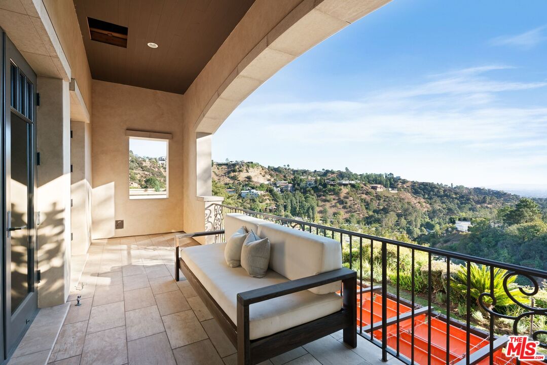 8 Beverly Ridge Ter