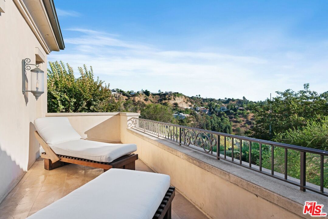 8 Beverly Ridge Ter