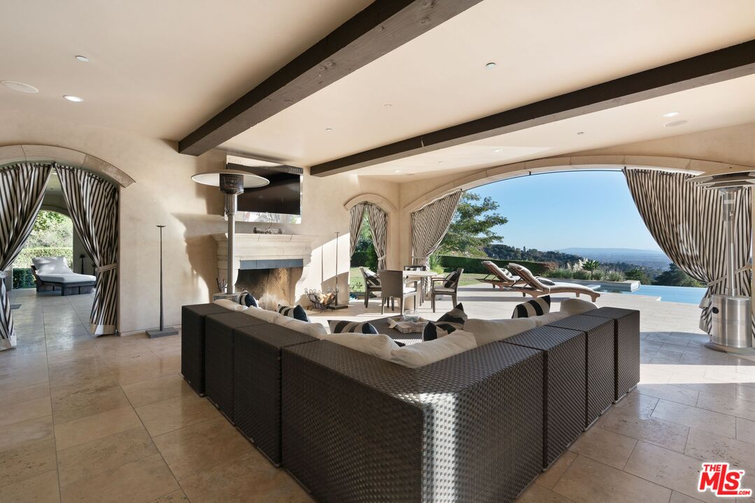 8 Beverly Ridge Ter