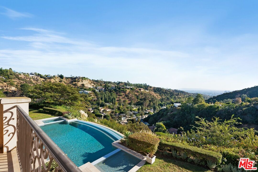 8 Beverly Ridge Ter