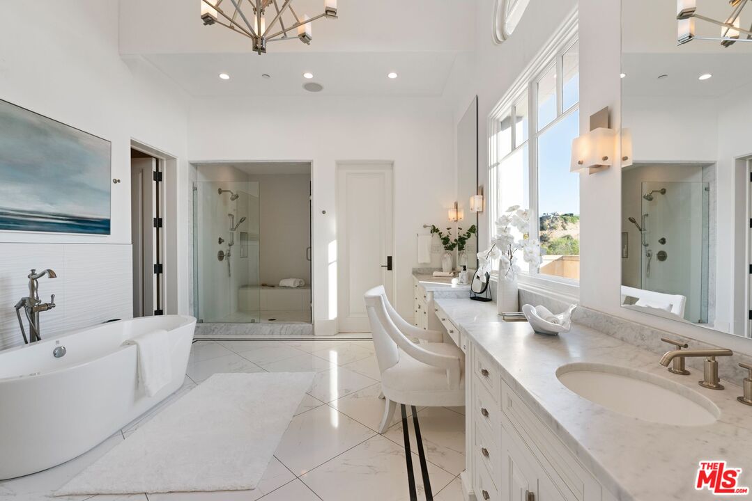 8 Beverly Ridge Ter
