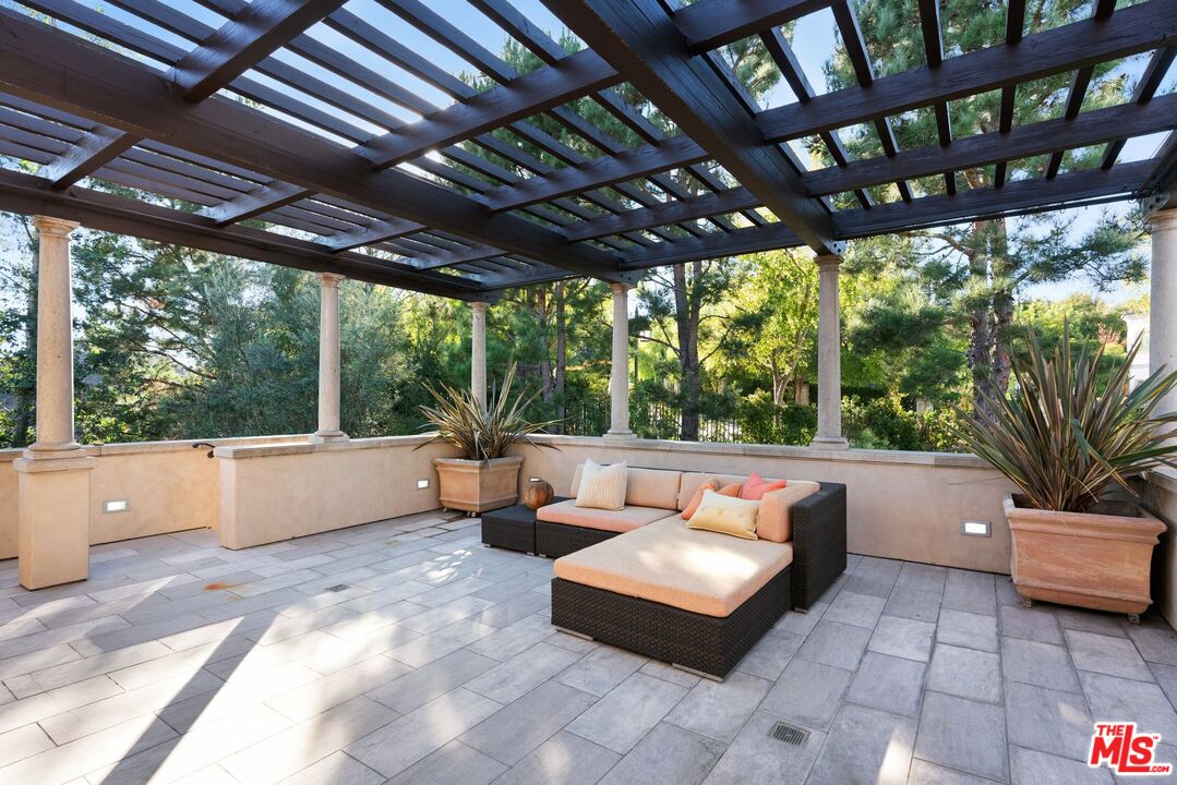 8 Beverly Ridge Ter