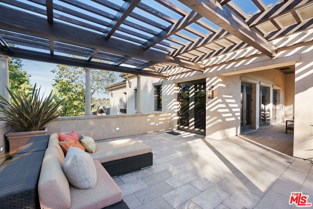 8 Beverly Ridge Ter