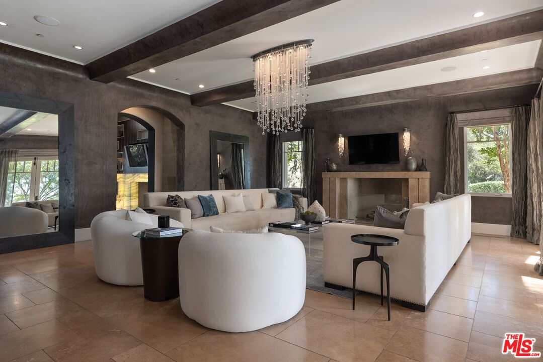 8 Beverly Ridge Ter