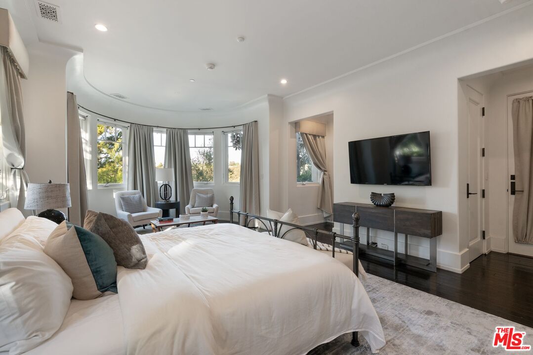 8 Beverly Ridge Ter