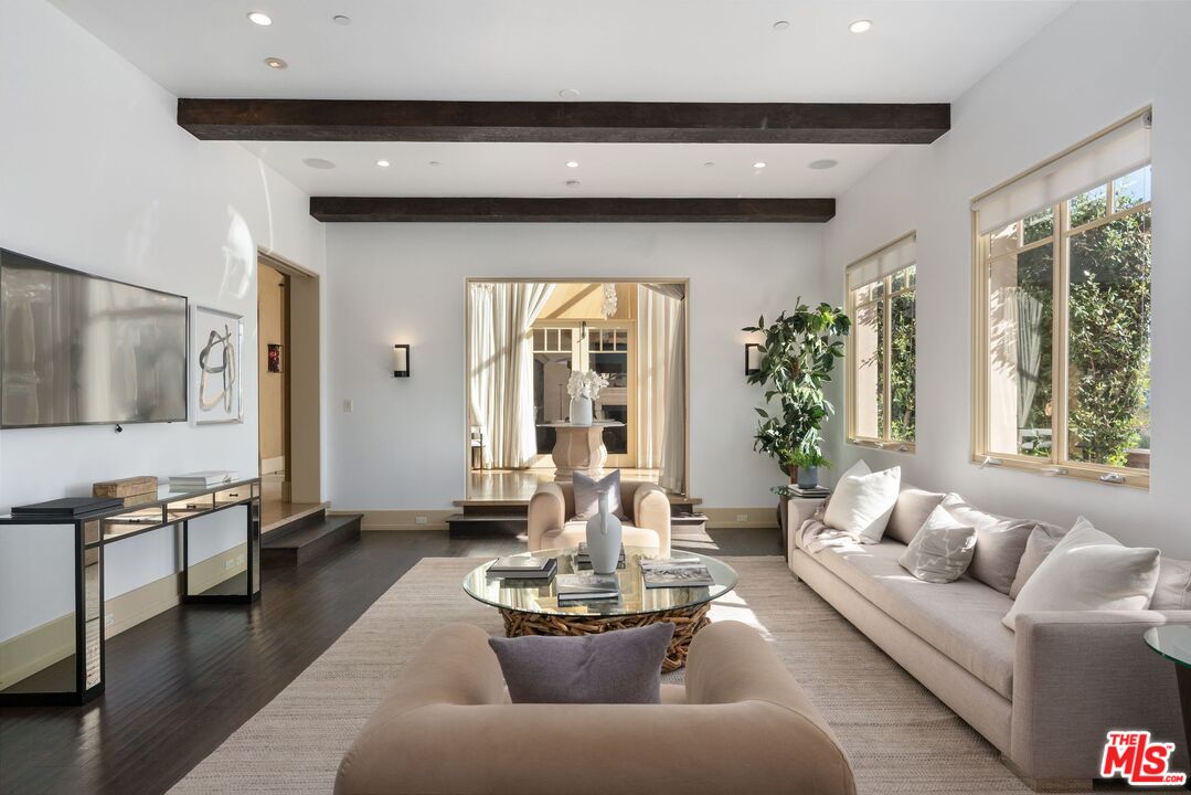 8 Beverly Ridge Ter