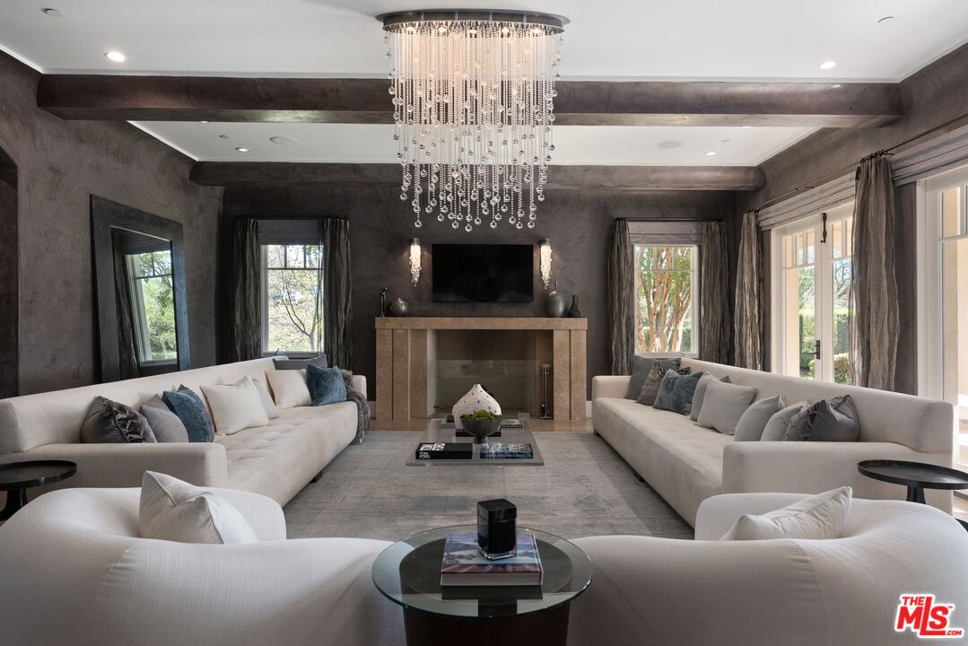 8 Beverly Ridge Ter
